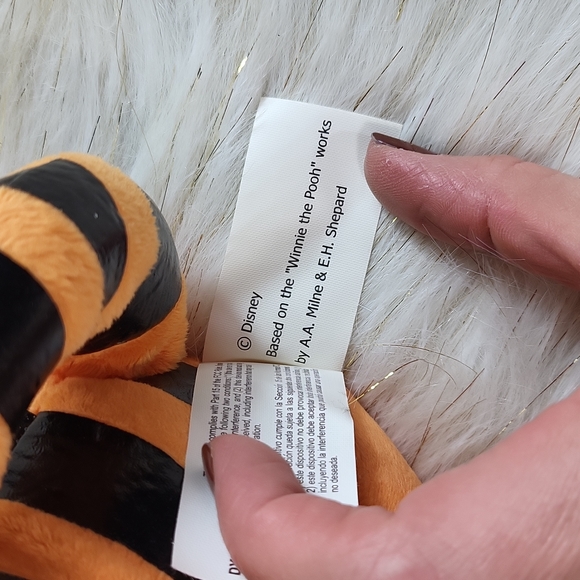 Winnie the Pooh's Tiger Signing Toy - Picture 7 of 8
